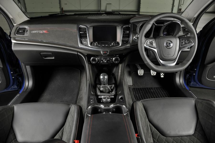 Торпедо Vauxhall VXR8 GTS-R 2017 года  (фото 11 из 17)